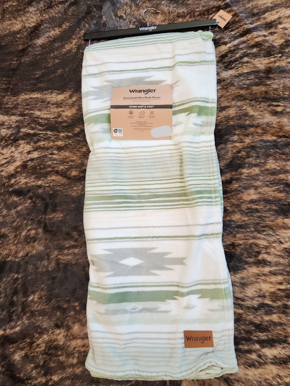 Wrangler Green & White Aztec Stripe Plush Throw